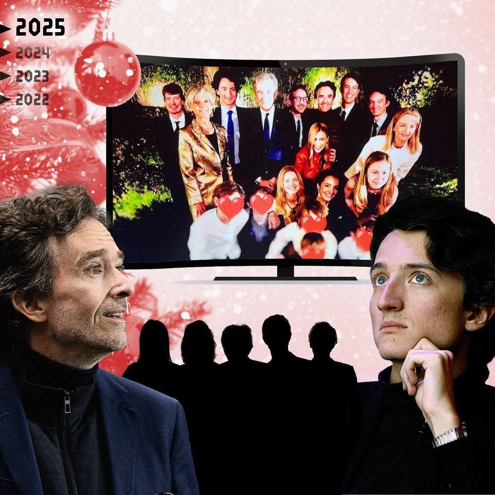 Antoine et Jean Arnault, devant la photo de famille des Arnault prise à Noël 2025.