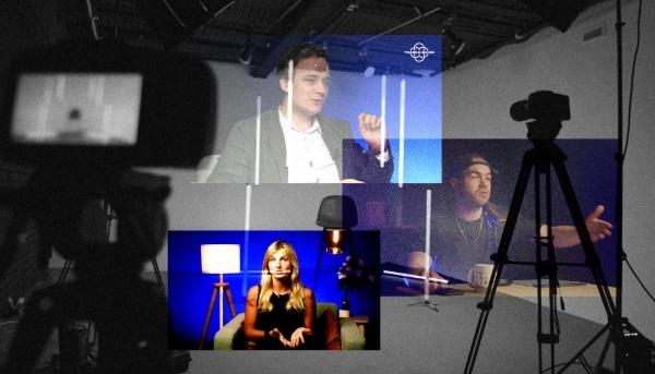 Pierre Valentin, George Matharan et Thaïs d'Escufon, devant la vue d'un studio de Progressif Media. 