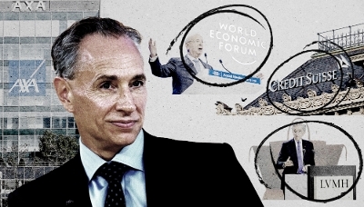 Thomas Buberl, directeur général d'Axa, à côté du président du Forum de Davos, Klaus Schwab, du PDG de LVMH, Bernard Arnault, et d'une vue du siège du Credit suisse. 