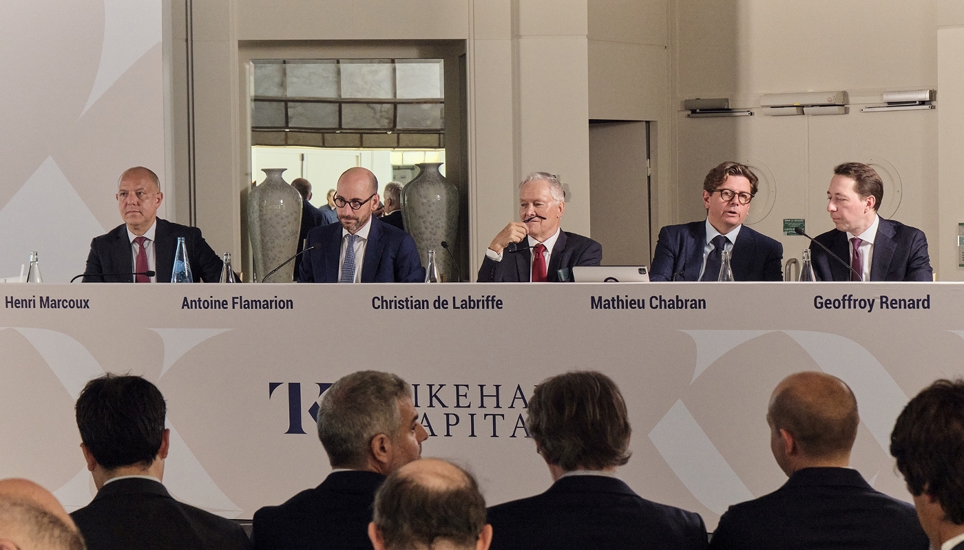 Les dirigeants de Tikehau Capital, dont les deux fondateurs, Antoine Flamarion (2e à partir de la gauche) et Mathieu Chabran (4e), le 1er mai 2025 à Paris.