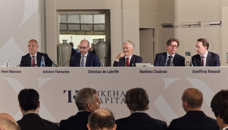 Les dirigeants de Tikehau Capital, dont les deux fondateurs, Antoine Flamarion (2e à partir de la gauche) et Mathieu Chabran (4e), le 1er mai 2025 à Paris.