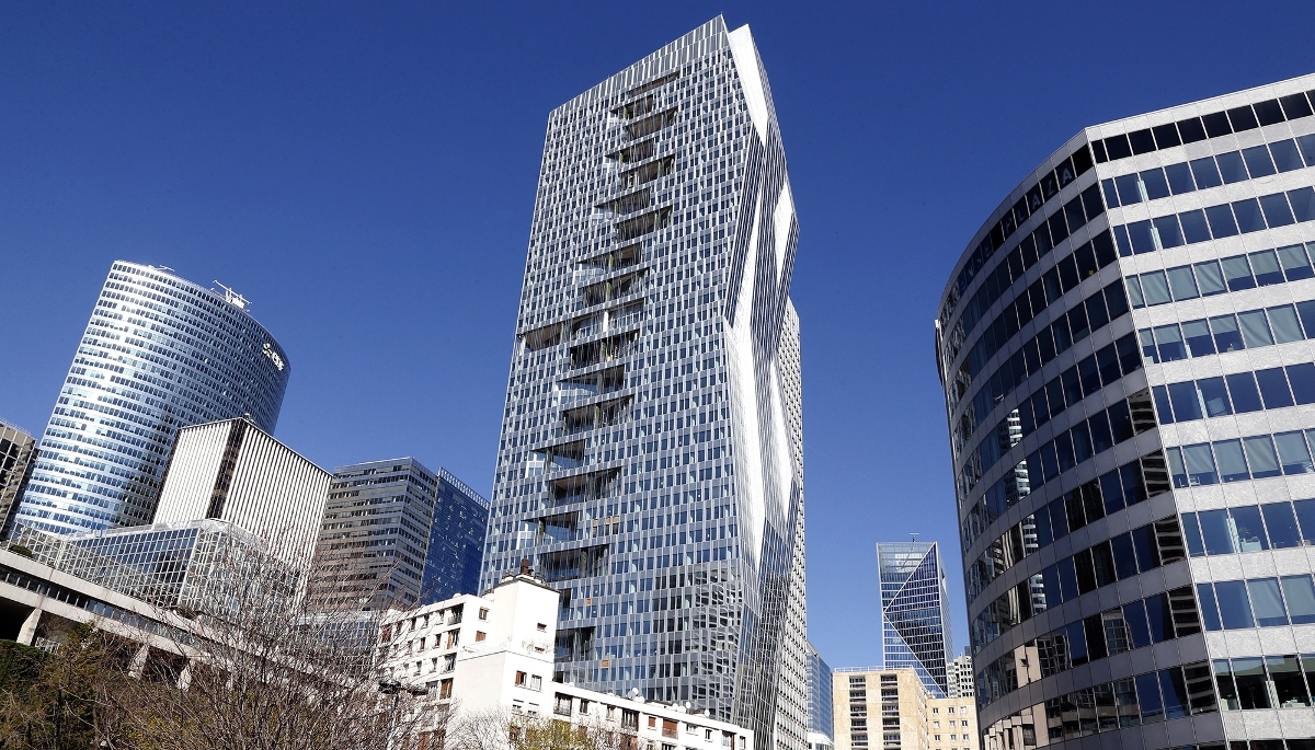 Vue sur la tour Majunga, dans le quartier de La Défense, près de Paris.