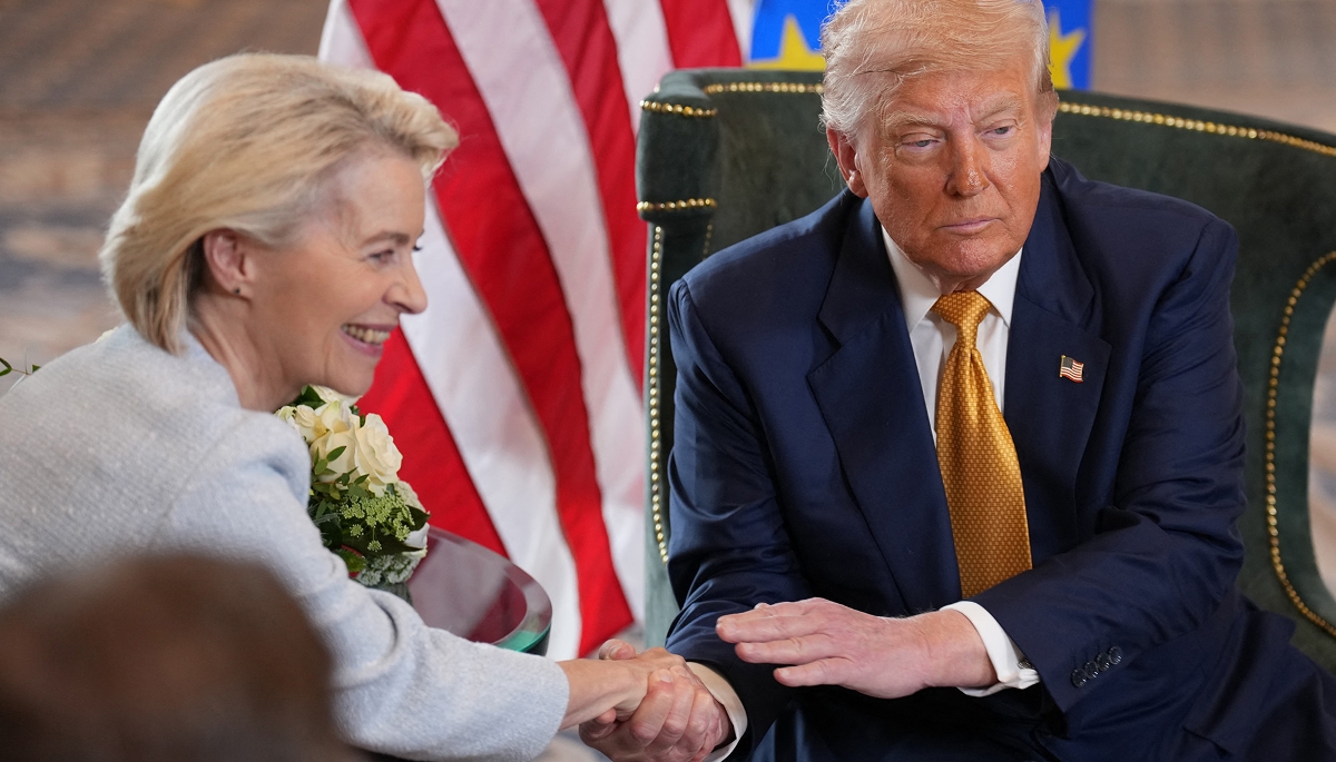 Donald Trump et Ursula von der Leyen, à l'annonce de l'accord commercial entre les États-Unis et l'UE, le 27 juillet 2025, à Turnberry, en Écosse.