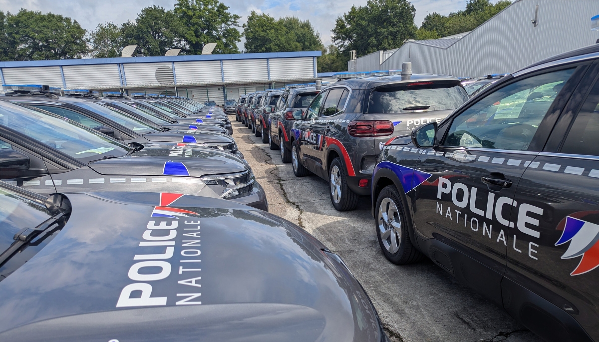 Dans l’Établissement central logistique de la police nationale (ECLPN), stockant armes, équipements et véhicules des forces de l’ordre, en septembre 2025.