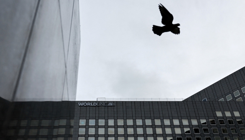 Le logo de Worldline vu sur le siège du groupe, quartier de La Défense, à Paris.