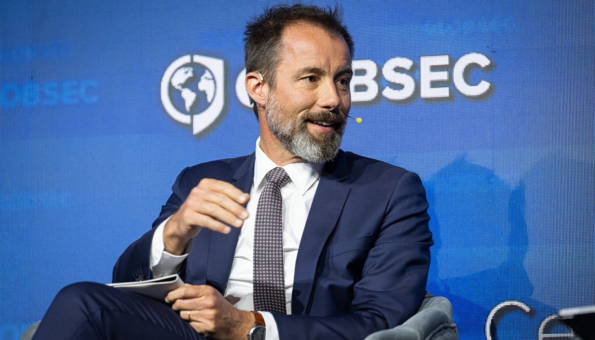 Yohann Bénard, directeur des affaires publiques Europe, digital d'Amazon, lors du forum GLOBSEC à Prague, en juin 2025. 