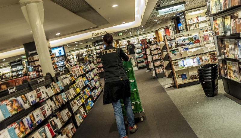 Une cheffe de rayon romans à la Fnac Bellecour à Lyon.