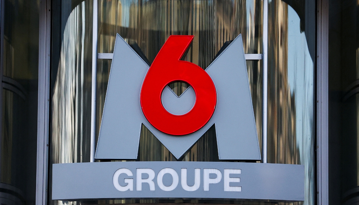 Le logo du groupe M6, au siège de Neuilly-sur-Seine, près de Paris.