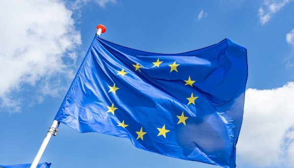 Le drapeau européen.