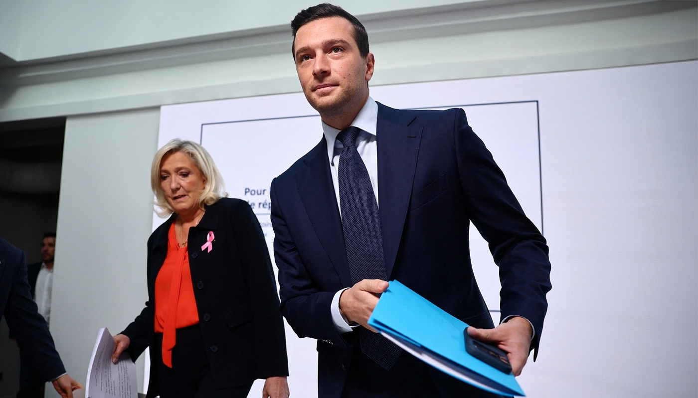 Marine Le Pen et Jordan Bardella, lors de la présentation du budget alternatif du RN pour 2027, à Paris, le 6 octobre 2026.