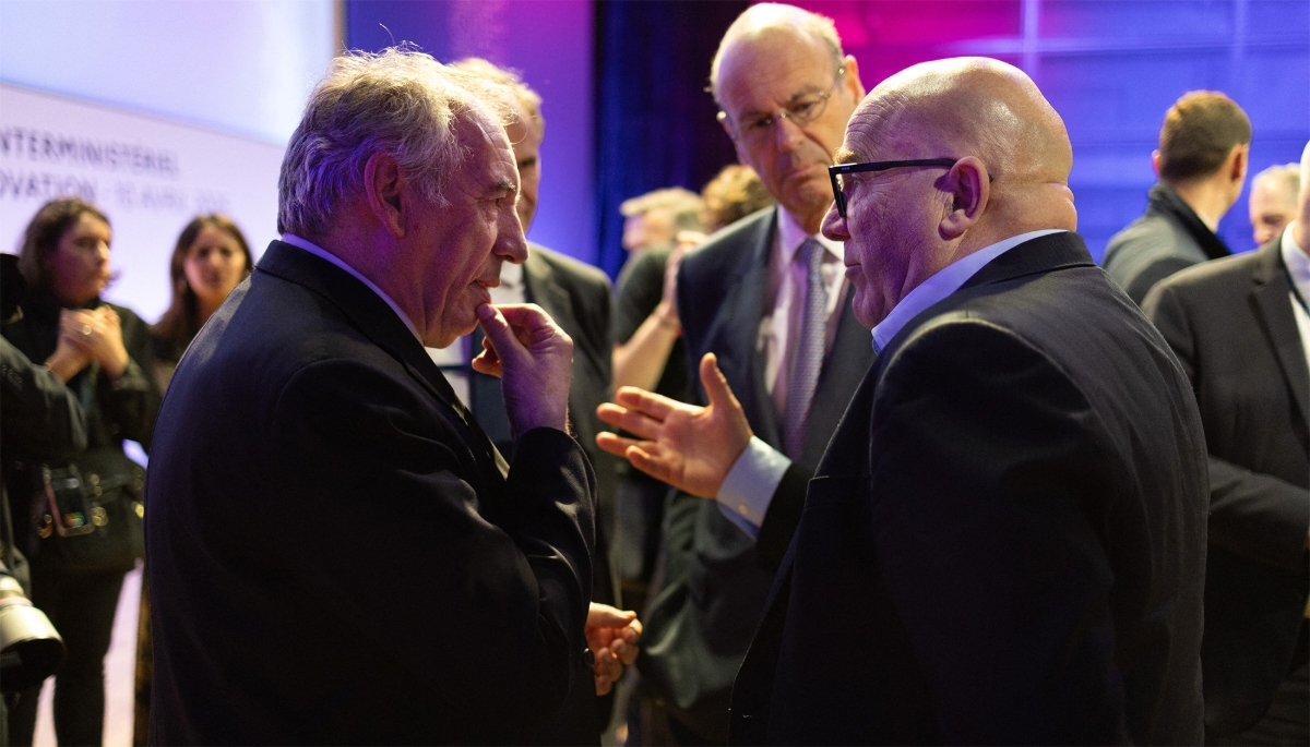 Le premier ministre François Bayrou et le secrétaire général pour l'investissement Bruno Bonnell, lors du comité interministériel sur l'innovation organisé le 10 avril 2025 au Centre Pompidou.