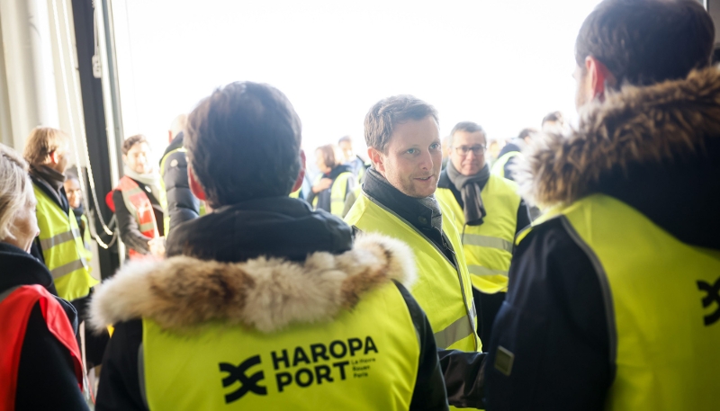 Clément Beaune, en déplacement au port de Genevilliers, en décembre 2022.