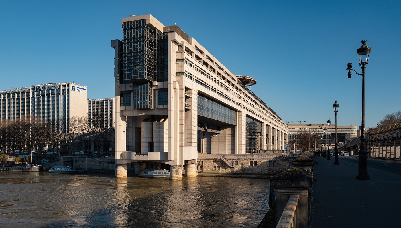 Vue du ministère de l'Économie depuis le pont de Bercy.