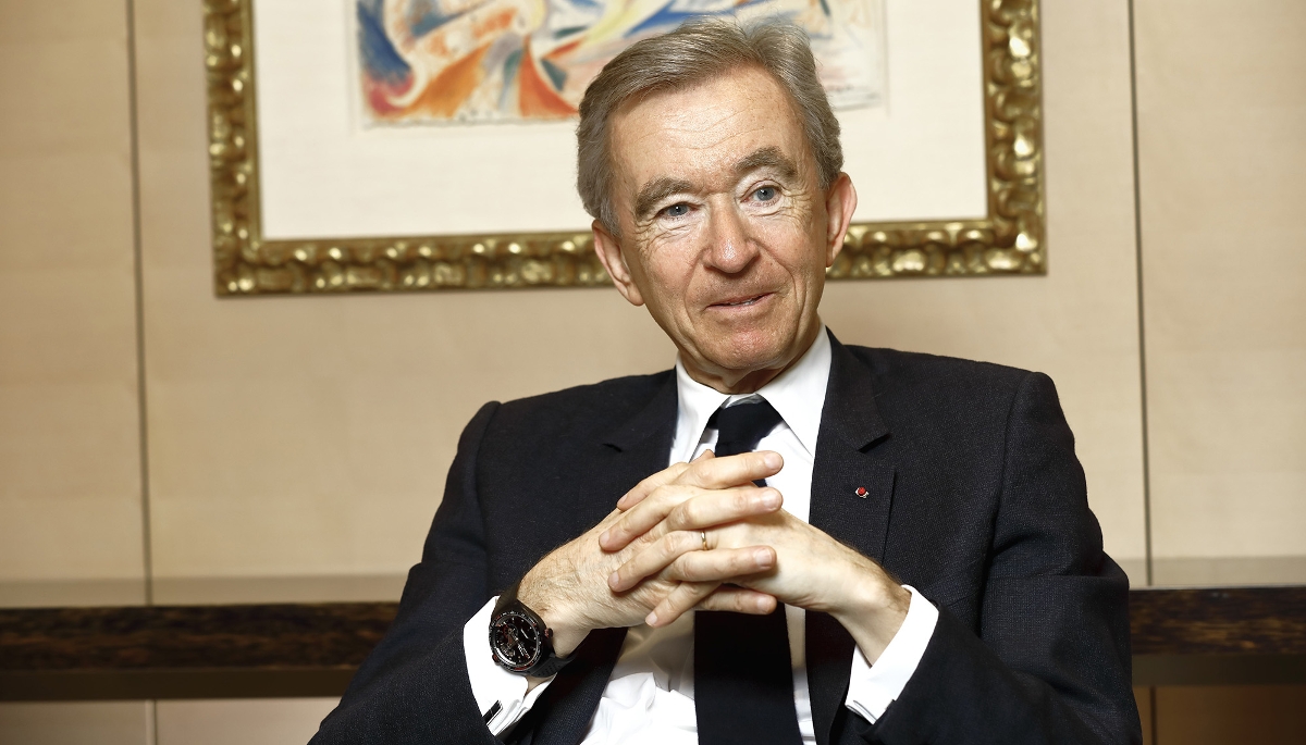 Bernard Arnault dans son bureau du 22, avenue Montaigne, en 2017.
