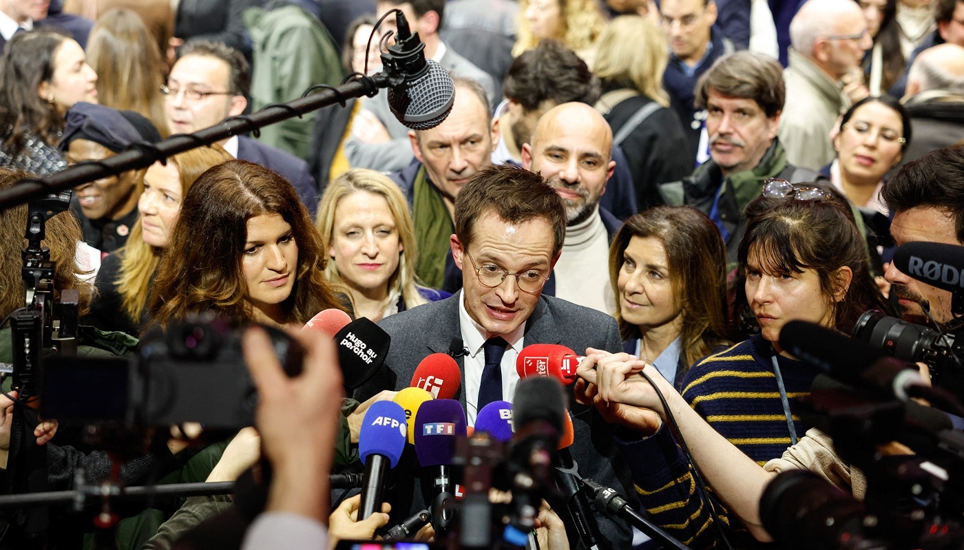 Pierre-Yves Bournazel accompagné de certains de ses colistiers, dont Marlène Schiappa (à g.) et Catherine Ibled (2e à g.), le 10 février 2026, à Paris.