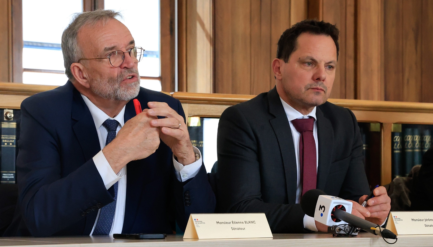 Les sénateurs Étienne Blanc et Jérôme Durain, le 28 mars 2024 à Valence.