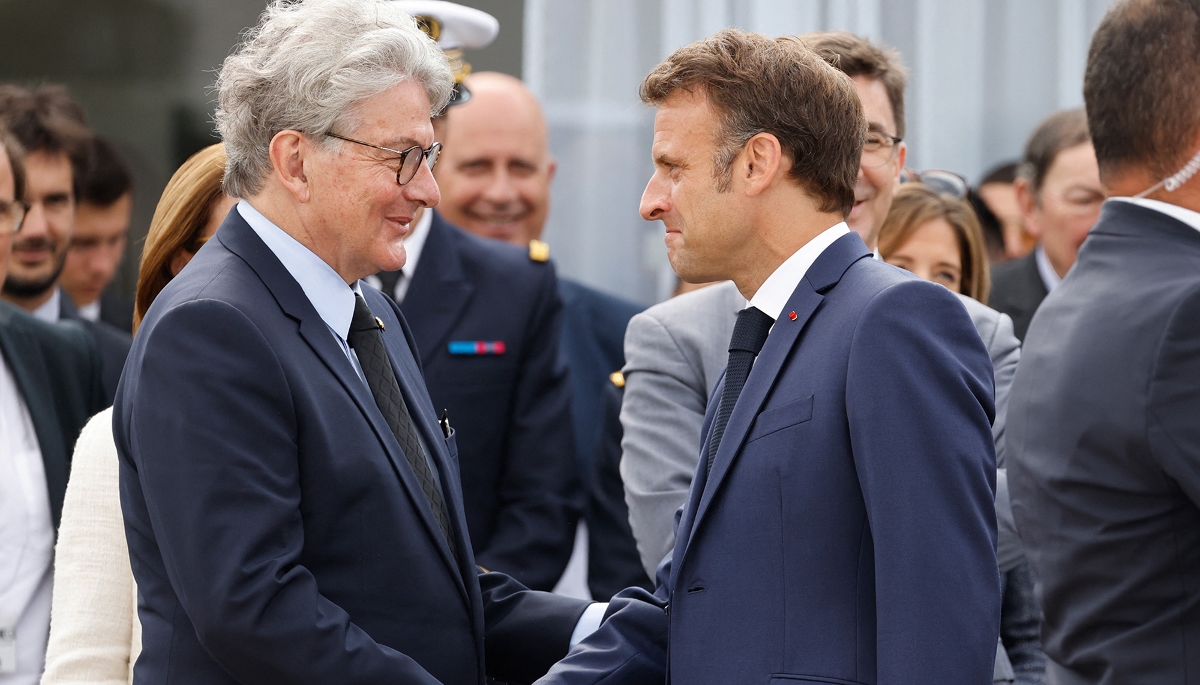 Emmanuel Macron et Thierry Breton, au Bourget, le 19 juin 2023.