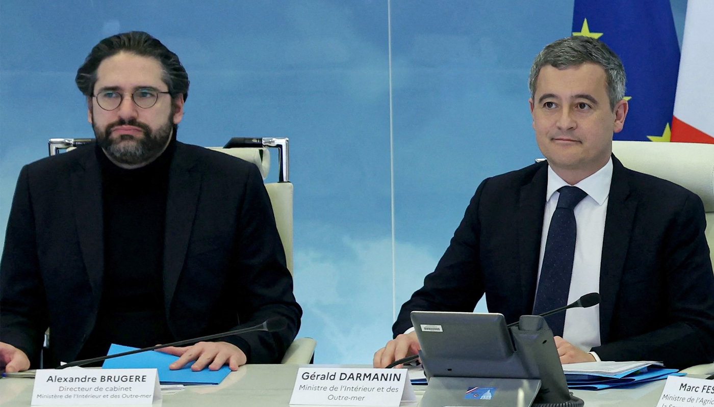 Alexandre Brugère lorsqu'il était directeur de cabinet de Gérald Darmanin, lors d'une réunion avec ce dernier, en janvier 2024 à Paris.