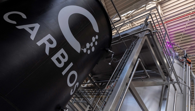 Vu du logo Carbios, dans l'usine de la société de biochimie à Clermont-Ferrand, le 29 septembre 2021.