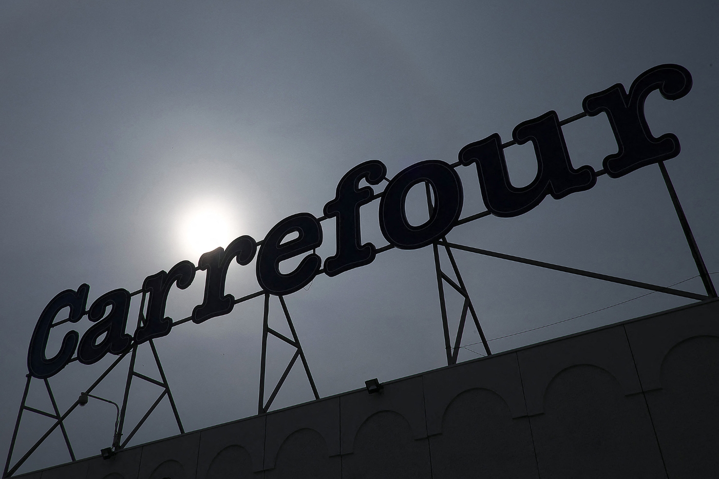 L'enseigne d'un supermarché Carrefour, à Marseille.