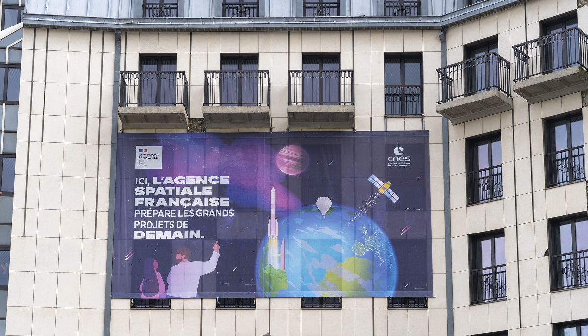 Façade du Centre national d'études spatiales (CNES), à Paris, le 25 septembre 2025.