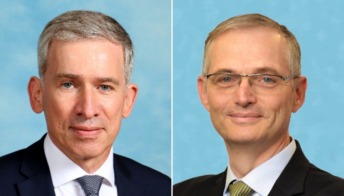 Le directeur de l'enseignement catholique à Paris, Jean-François Canteneur, et l'économe diocésain, Jean Chausse.