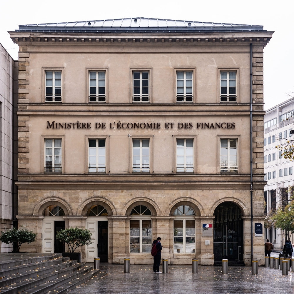 Entrée du ministère de l'économie et des finances, qui héberge le Comité interministériel de restructuration industrielle.