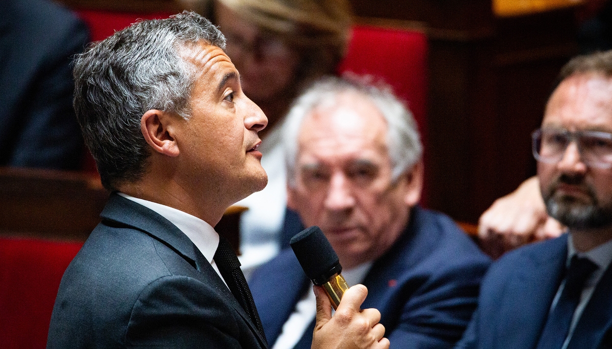 Gérald Darmanin et François Bayrou, à l'Assemblée nationale, le 10 juin 2025.
