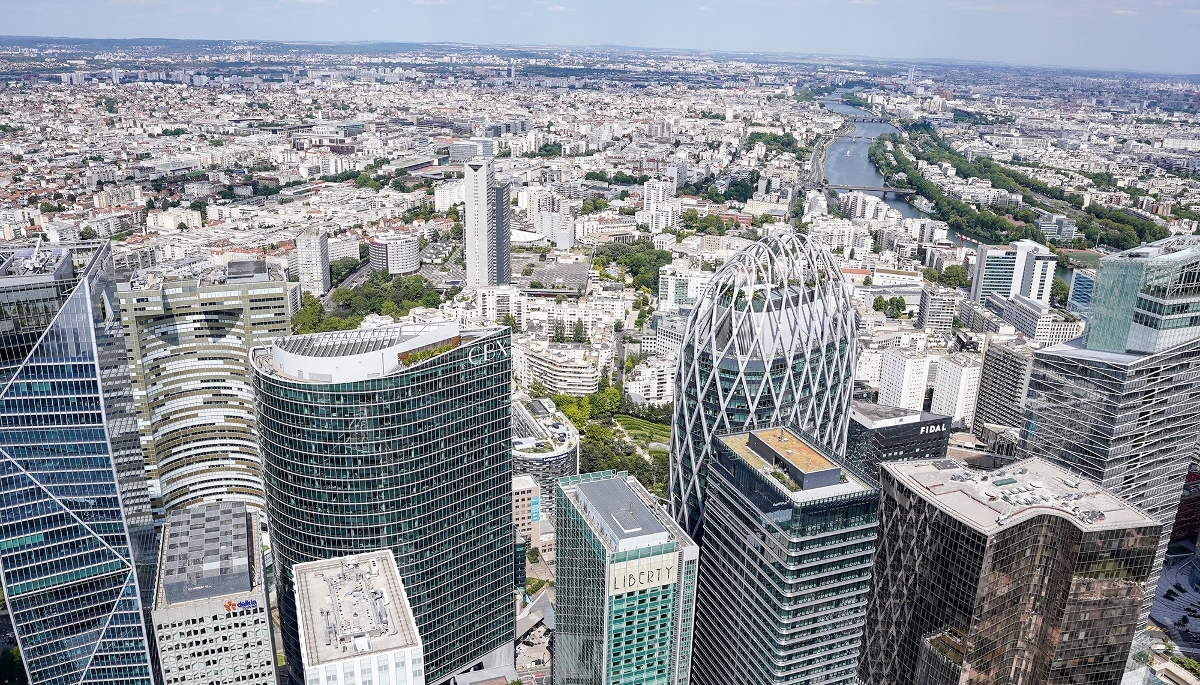 Vue du quartier des affaires de La Défense à Paris.