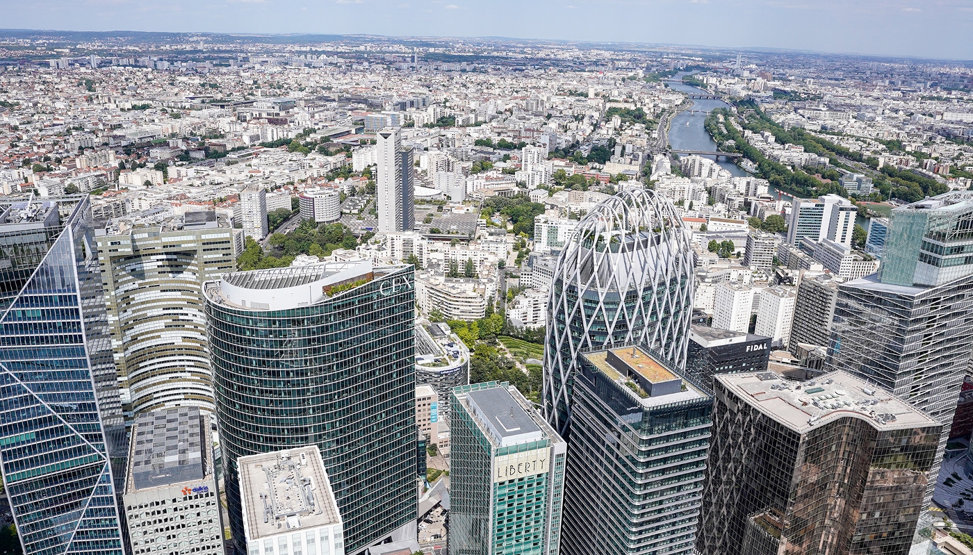 Vue du quartier des affaires de La Défense à Paris.