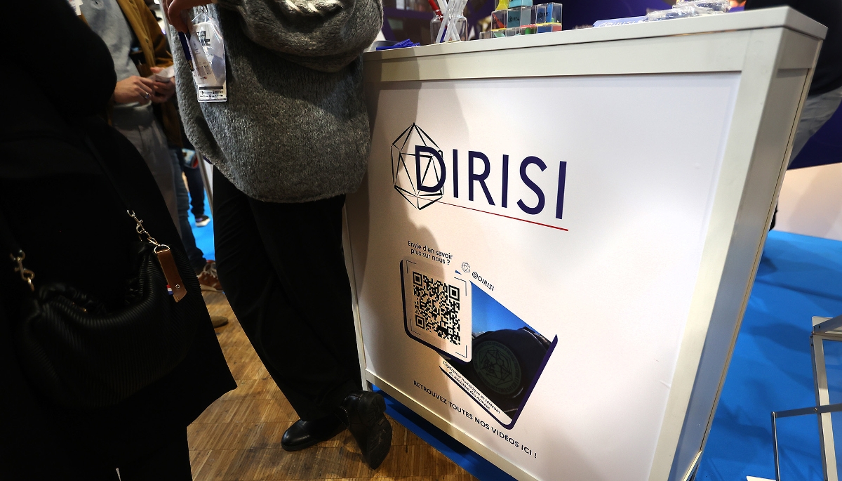 Stand de la Direction interarmées des réseaux d'infrastructure et des systèmes d'information (Dirisi), au Salon du travail et de la mobilité professionnelle, à Paris, le 25 janvier 2024.