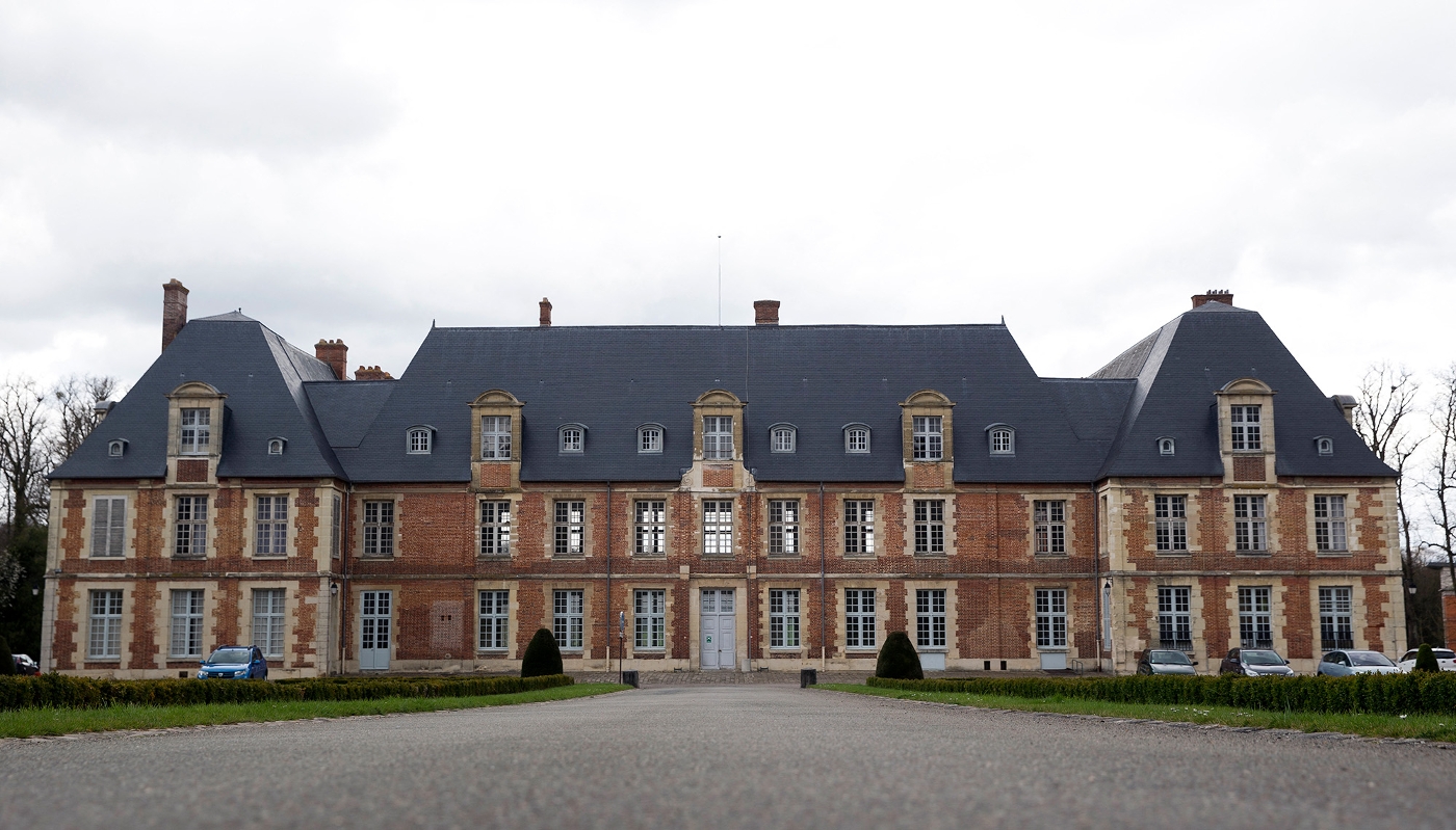 Le château de style Louis XIII au domaine de Thiverval-Grignon près de Paris.
