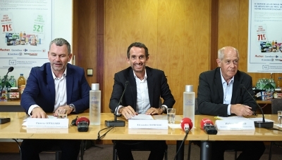 Thierry Cotillard (Intermarché), Alexandre Bompard (Carrefour) et Philippe Michaud (E. Leclerc), en conférence de presse à la Fédération du commerce et de la distribution (FCD) à Paris, le 22 juin 2026.