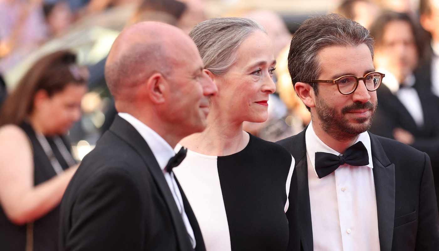 Delphine Ernotte-Cunci, entre Christophe Tardieu et Stéphane Sitbon-Gomez, au Festival de Cannes en 2022.