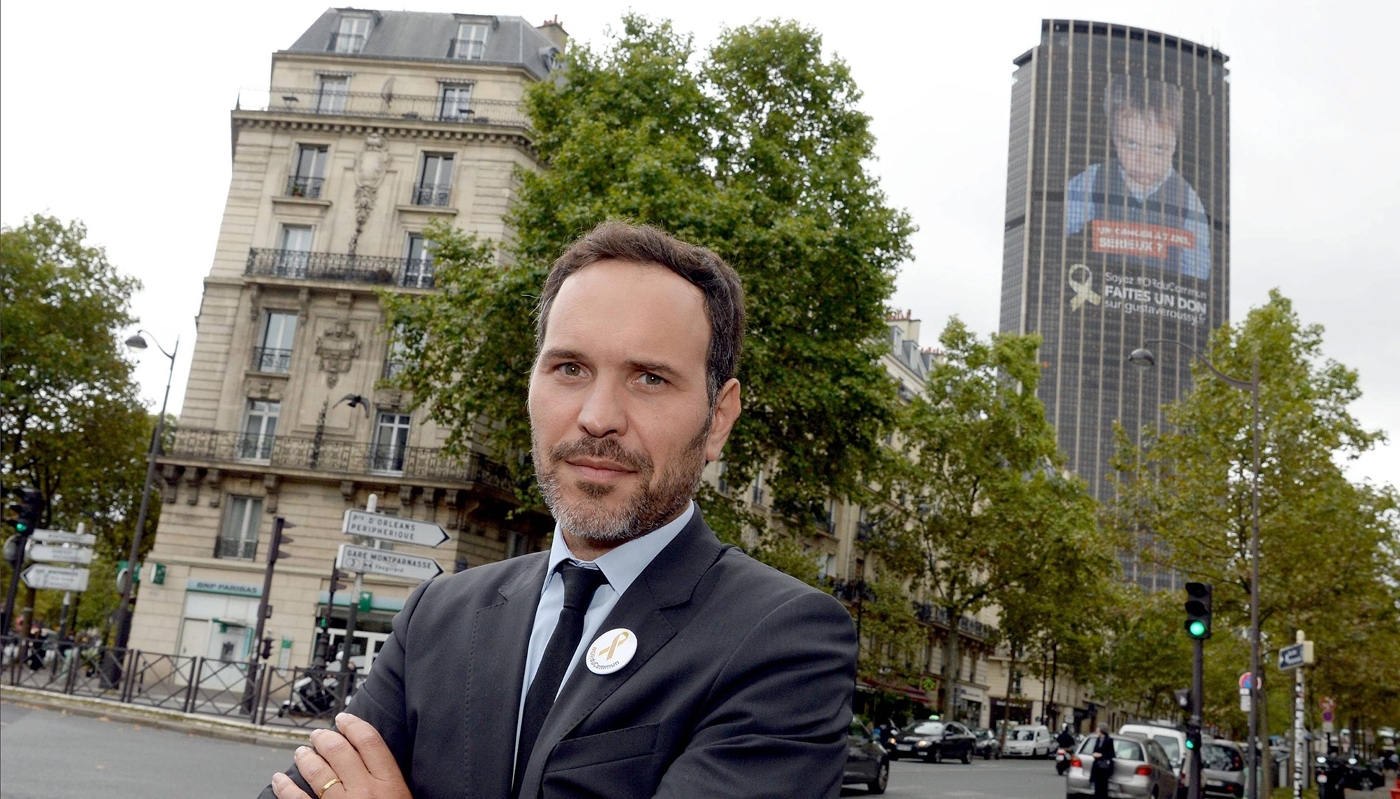 Frédéric Lemos, au pied de la tour Montparnasse à Paris, en 2017.