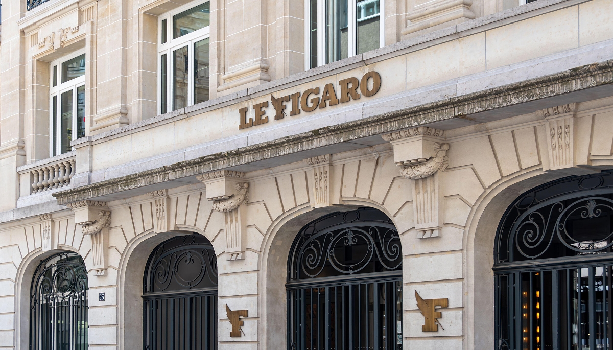 Façade du siège du Groupe Figaro, rue de Provence, dans le IXe arrondissement de Paris, en mai 2025. 