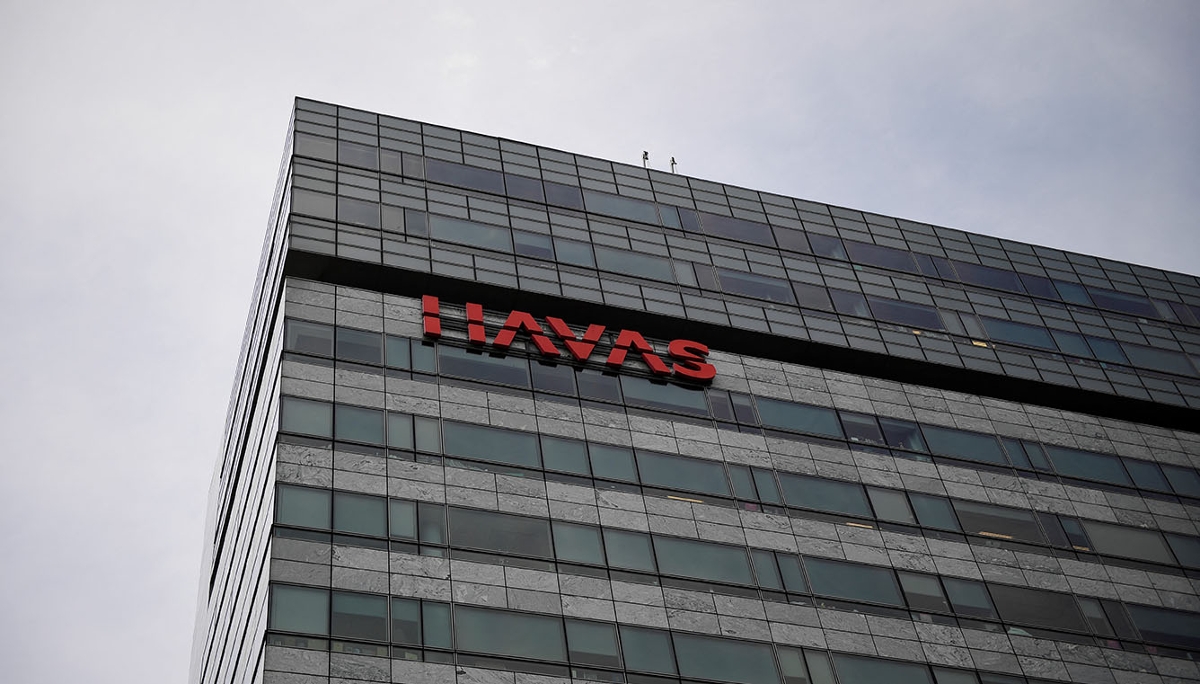 Vue extérieure du bâtiment du siège social du groupe Havas, à Puteaux.
