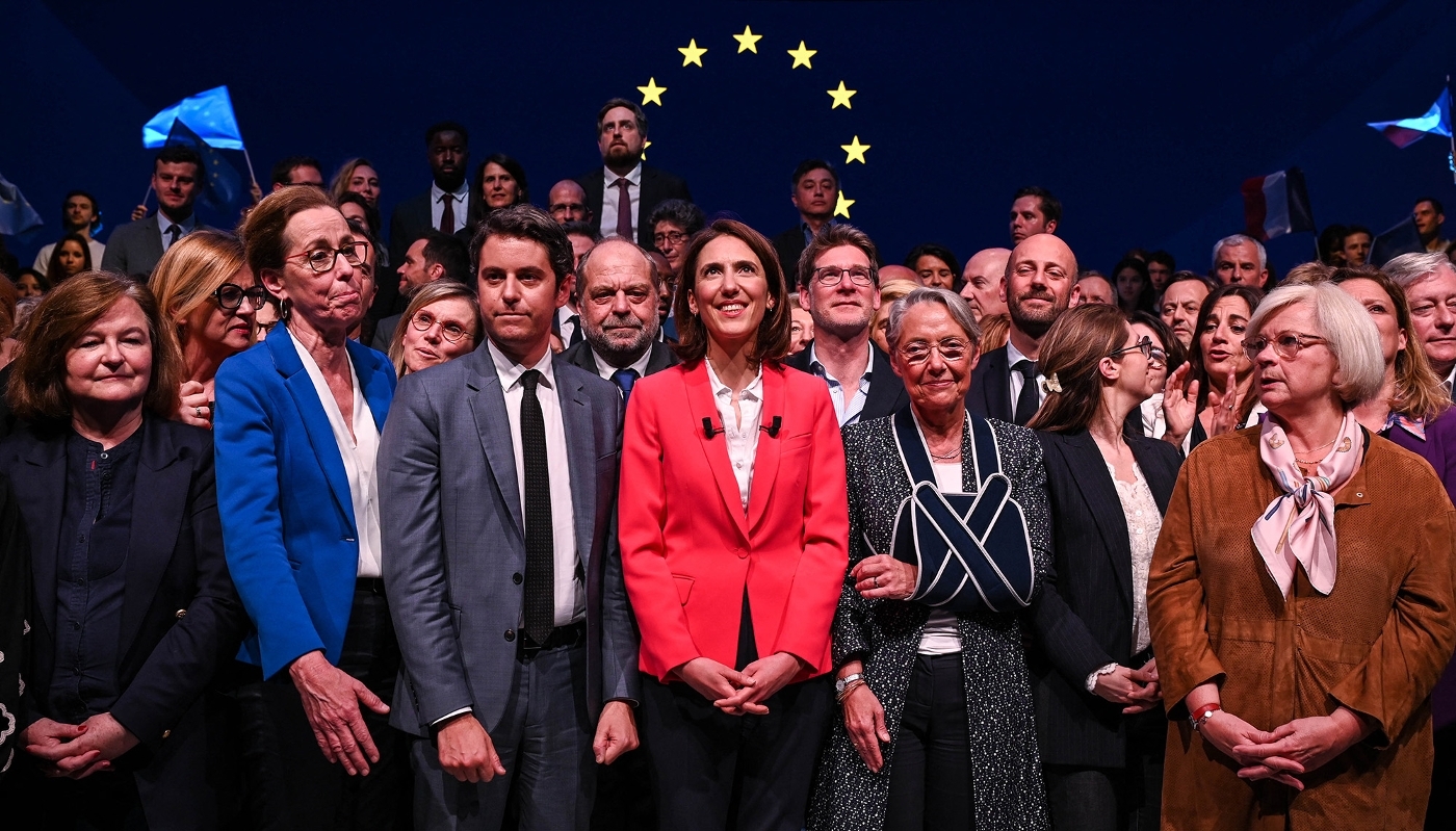 Réunion de campagne de Renaissance pour les élections européennes à Paris, en mai 2024, avec Valérie Hayer au centre.