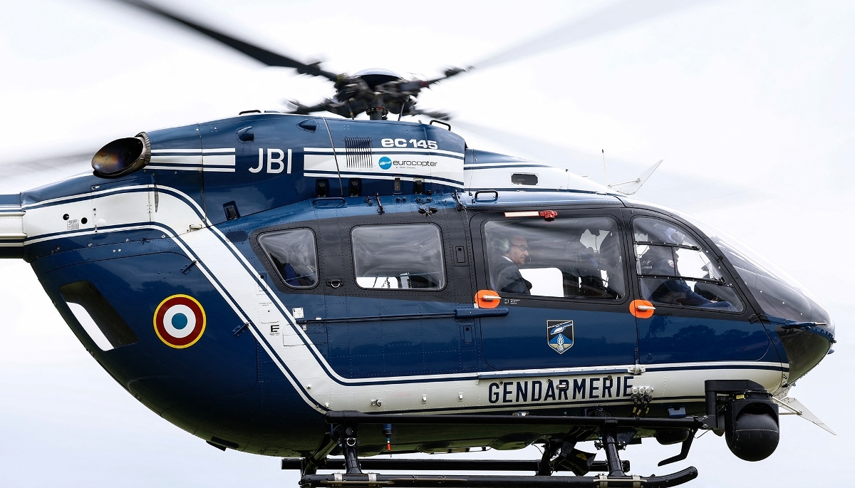 Vue d'un hélicoptère Eurocopter EC145 de la gendarmerie, près de Bourges, le 3 mai 2026.