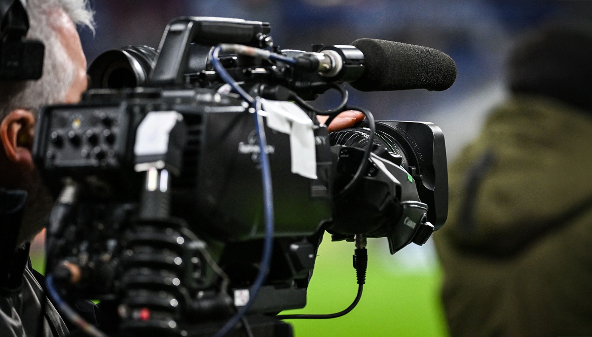 Un journaliste reporter d'images, en février 2024, au Parc olympique lyonnais. 