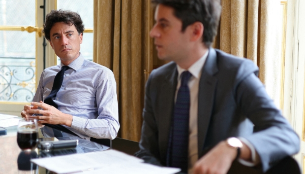 Louis Jublin et Gabriel Attal, à Matignon, le 13 mars 2024. 