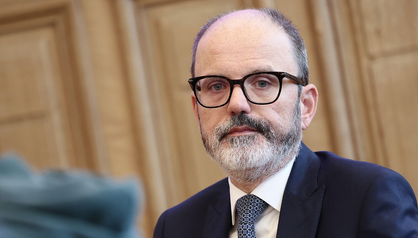 Julien Compère, PDG du groupe FN Browning, lors d'une conférence de presse concernant l'usine d'armement FN Herstal, à Liège, le 16 septembre 2025.