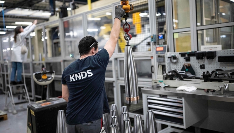 Des obus de 155 mm, dans l'usine KNDS de La Chapelle-Saint-Ursin, dans le centre de la France, le 21 mars 2025.