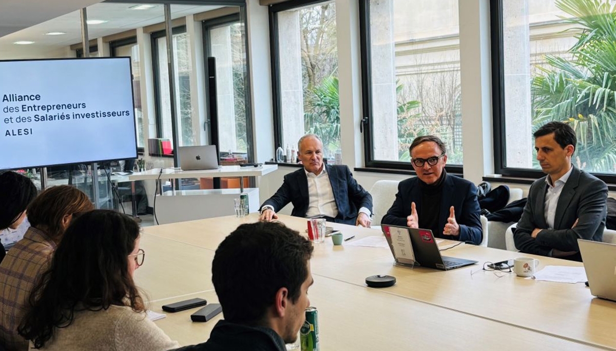 Conférence de presse de lancement de l'Alesi, en présence d'Éric Maumy (deuxième à partir de la droite) et Benjamin Fremaux (à droite).