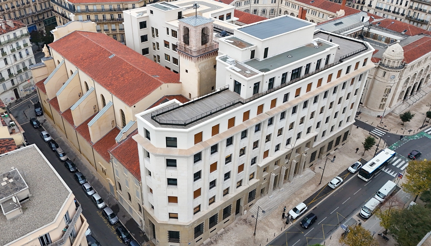 Le bâtiment Grand Central, qui abrite le siège du journal La Provence à Marseille.