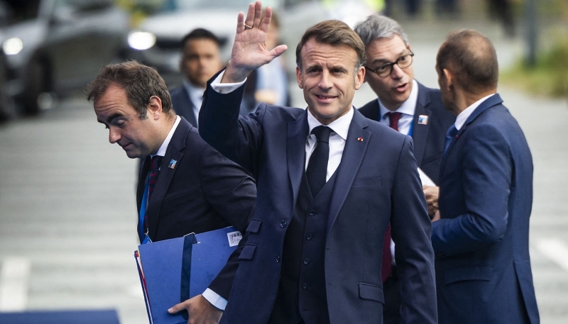 Le ministre des armées Sébastien Lecornu et le président Emmanuel Macron à leur arrivée au sommet de l'OTAN, à La Haye, le 25 juin 2025.