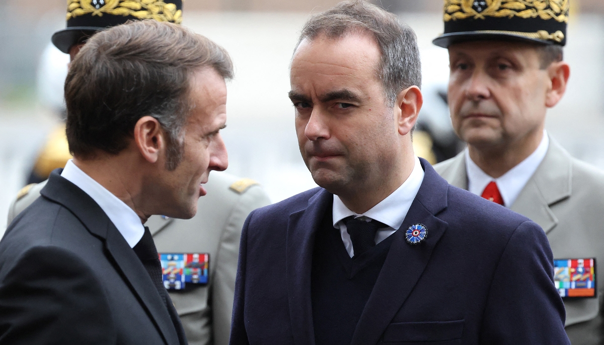 Emmanuel Macron et Sébastien Lecornu sur les Champs-Élysées à Paris, le 11 novembre 2025.