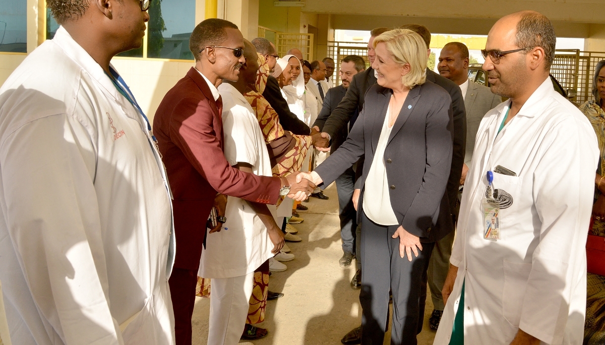 La candidate du Rassemblement national à la présidentielle de 2027, Marine Le Pen, à N'Djamena, en avril 2017.