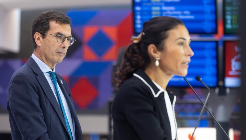 Jean-Pierre Farandou et Marlène Dolveck, à Paris Montparnasse, en septembre 2021.