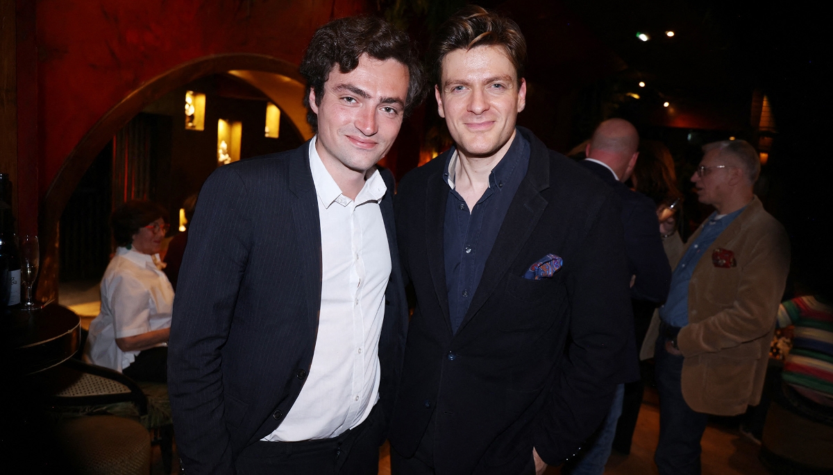 Nathan Devers et Paul Melun, lors de la soirée de lancement du roman de Paul Melun 'Plouc story' (Fayard), organisée par Five Eyes Production au Buddha Bar à Paris, le 11 mars 2026.